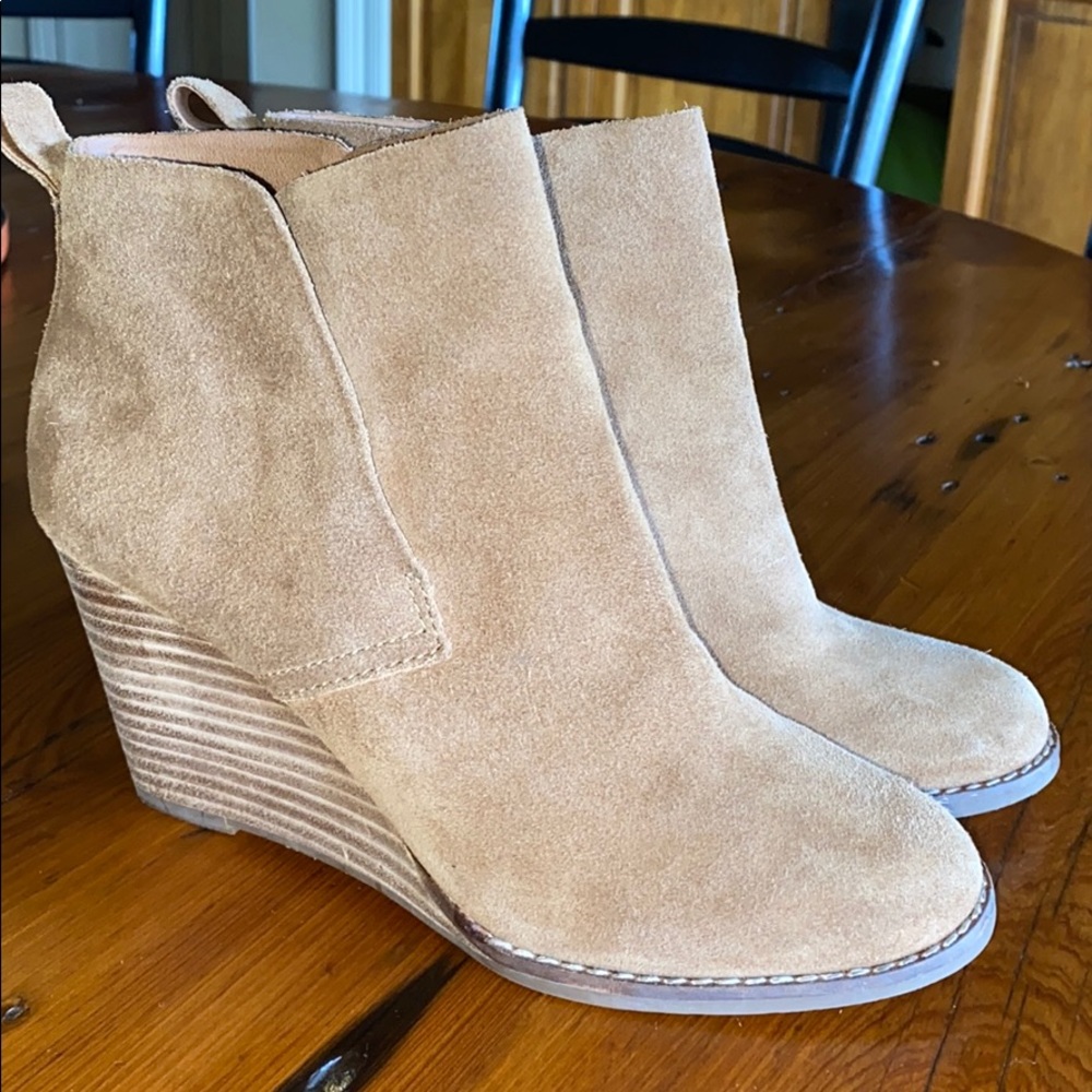 Lucky Brand suede booties size 6